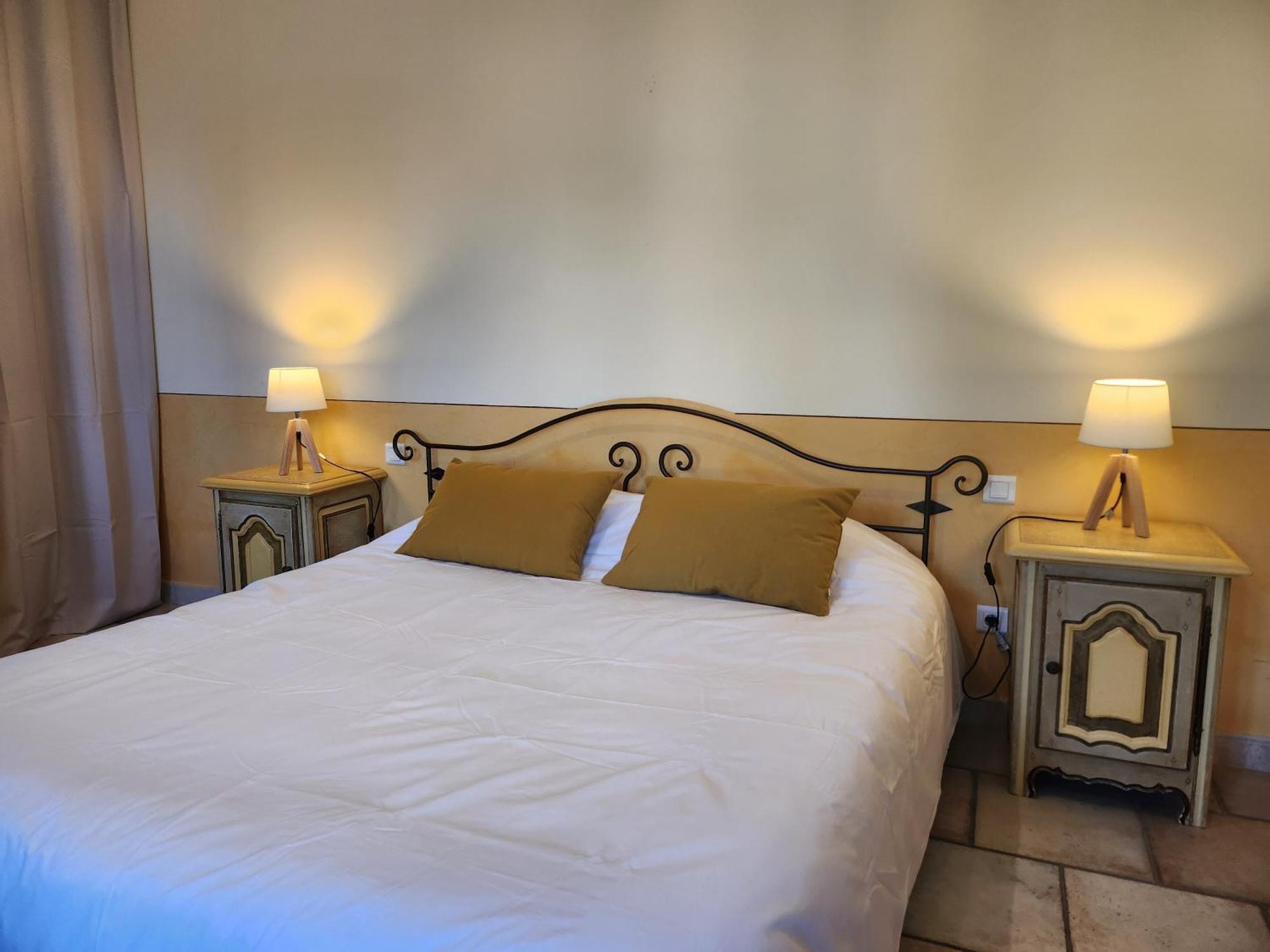 Bed and Breakfast Domaine Les Gendalis Saint-Saturnin-lès-Avignon Zewnętrze zdjęcie