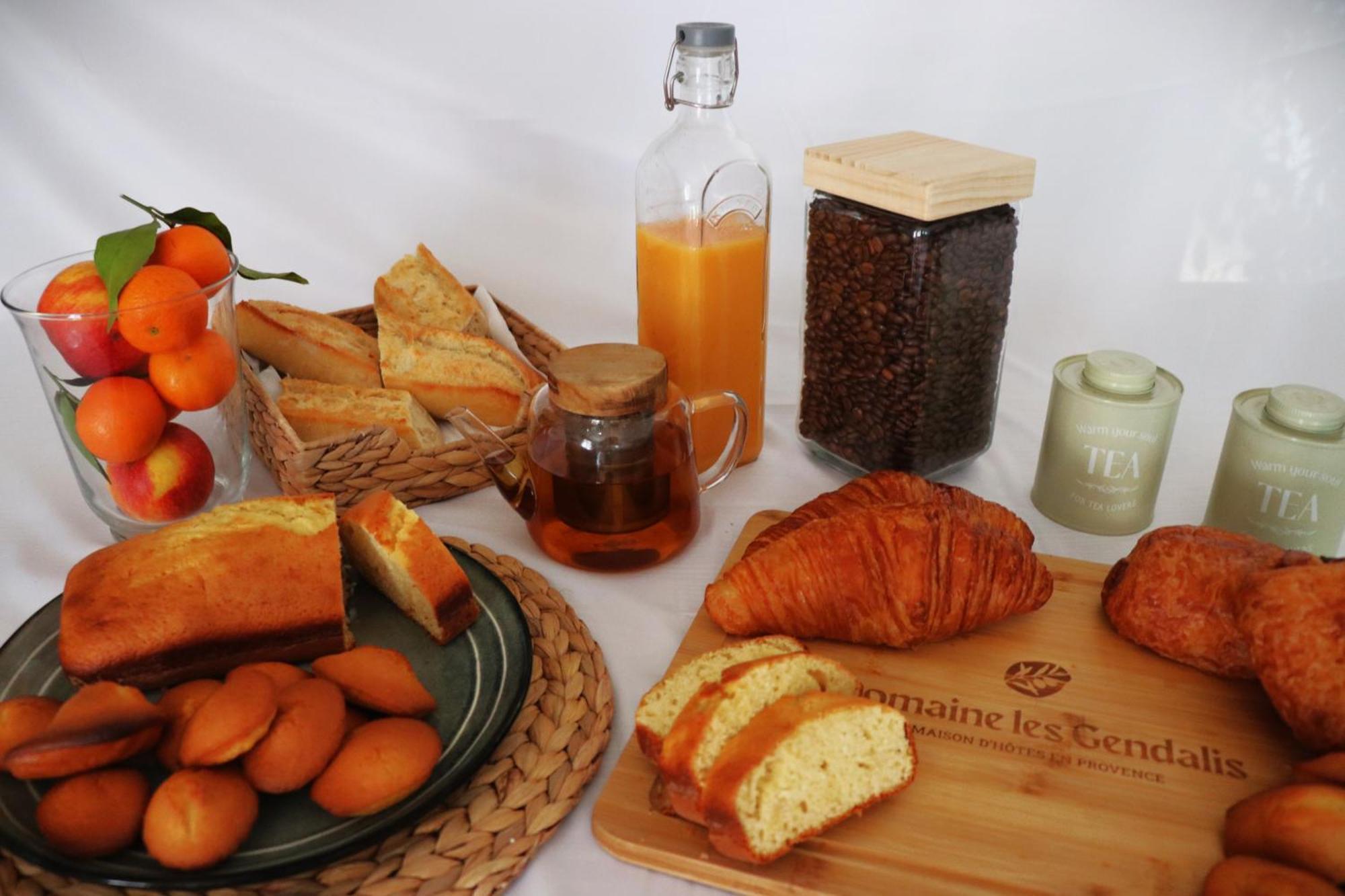 Bed and Breakfast Domaine Les Gendalis Saint-Saturnin-lès-Avignon Zewnętrze zdjęcie