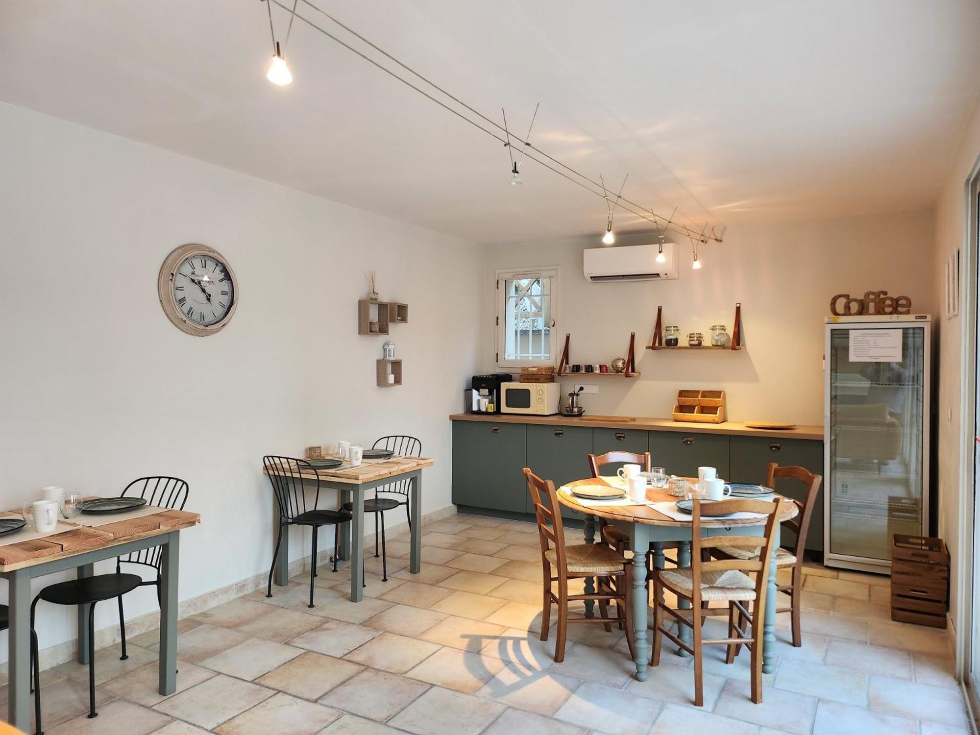 Bed and Breakfast Domaine Les Gendalis Saint-Saturnin-lès-Avignon Zewnętrze zdjęcie