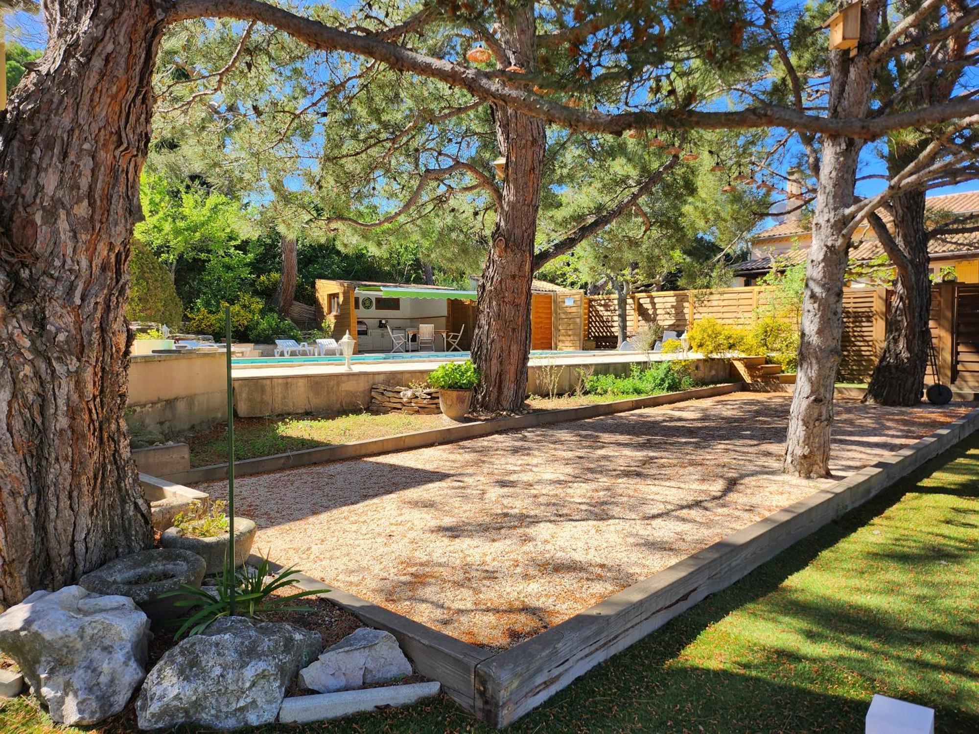 Bed and Breakfast Domaine Les Gendalis Saint-Saturnin-lès-Avignon Zewnętrze zdjęcie